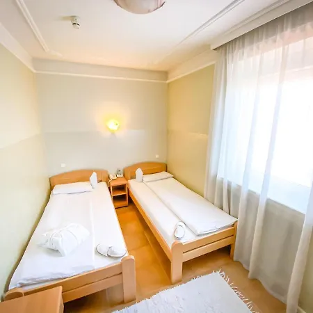 Garni Rimski Hotel 2*
