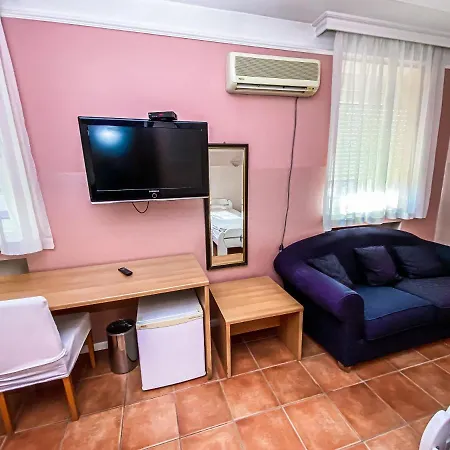 Hotel Garni Rimski 2*