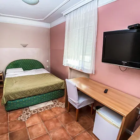 Hotel Garni Rimski 2*